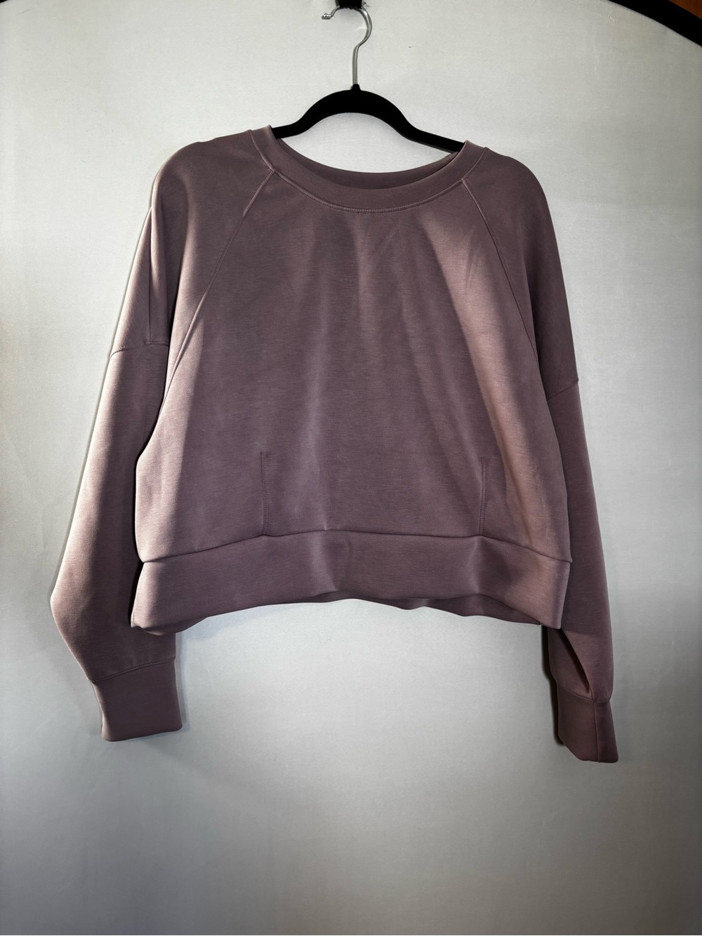 Relaxed Cropped Sweatshirt in Lavender Women Tops size Large